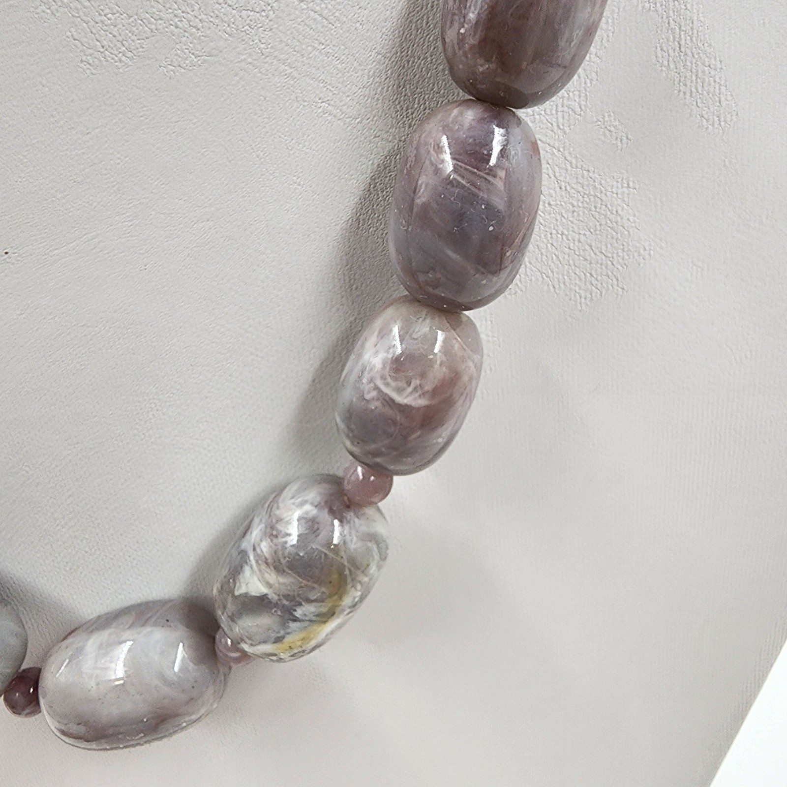 Gray Lavender Polish Marbled Agate Faux Pearl Beads Statement Necklace 12″ Drop