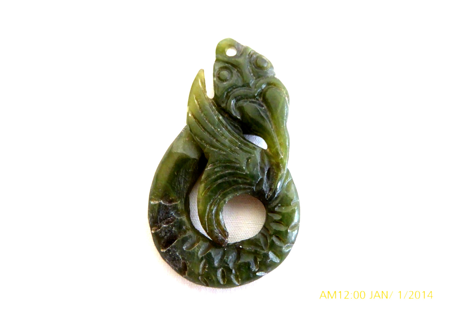 VINTAGE CARVED LUCKY JADE FISH PENDANT