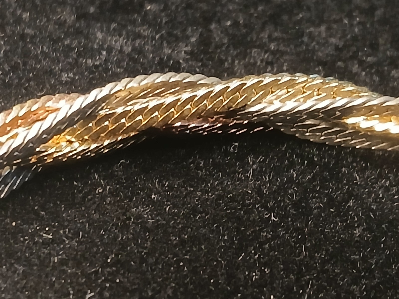 Stunning Verybeautiful 7.5” GOLD TONE BRAIDED BRACELET Herringbone