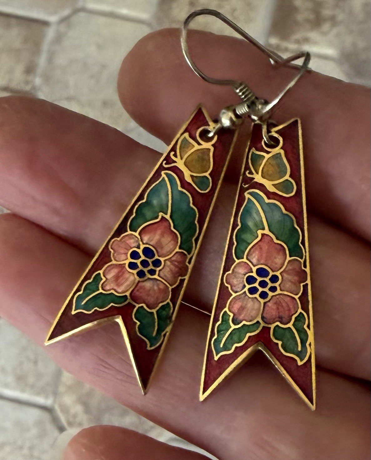 Vintage Cloisonné Floral Enamel Wire Earrings. Gold Tone Very Good Condition.