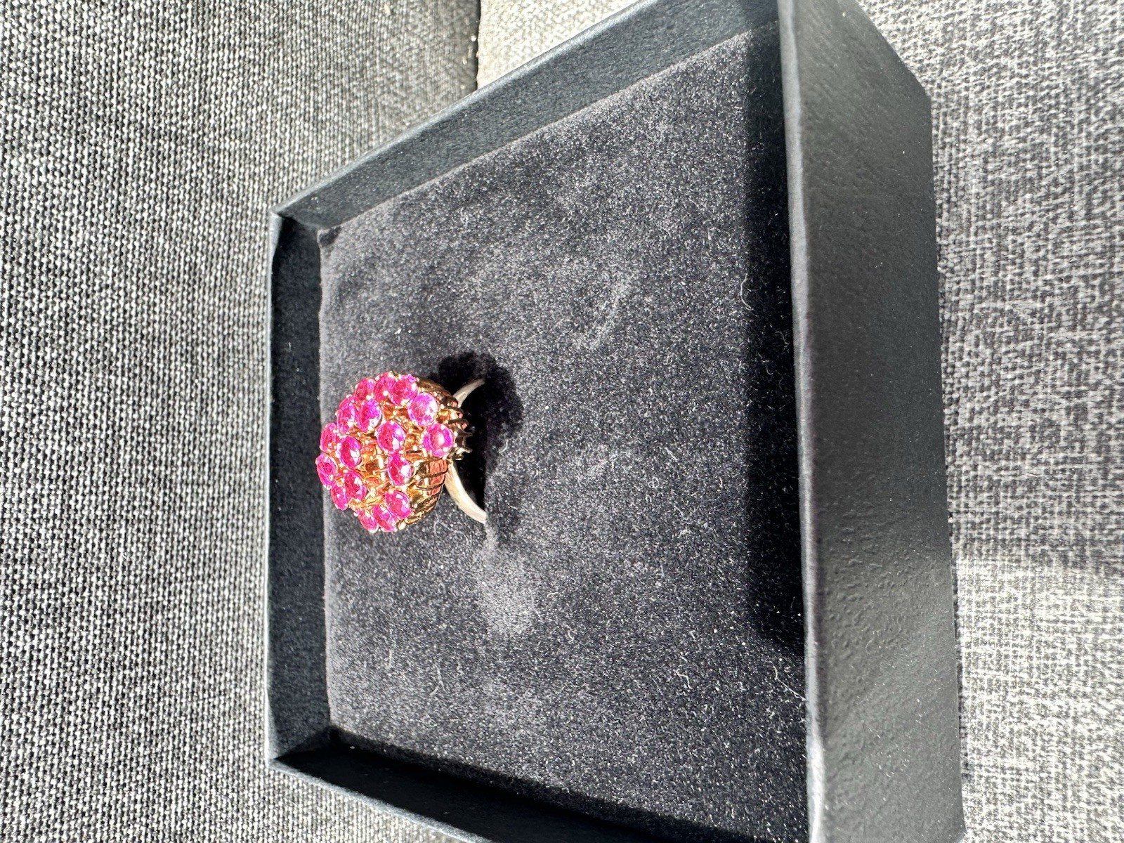 VINTAGE RARE FUSCHIA SAPHIRE COCKTAIL RING