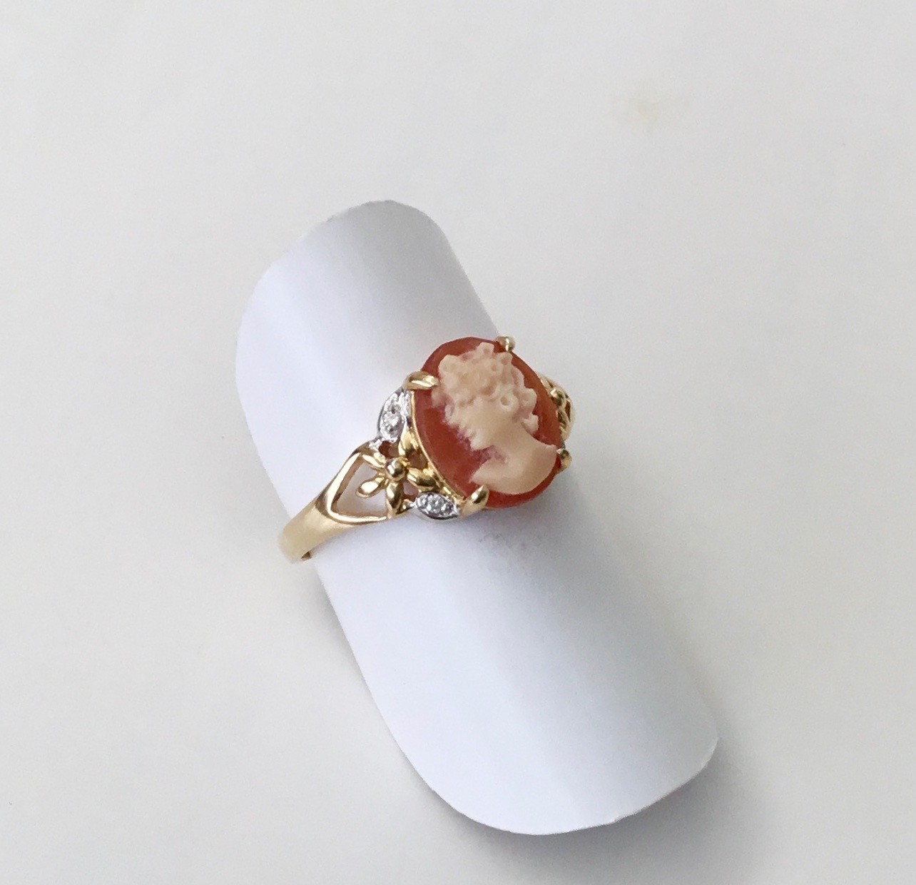 VINTAGE Hand Crafted Cameo W/ Diamonds in 14K Solid Yellow Gold Ring , NEW
