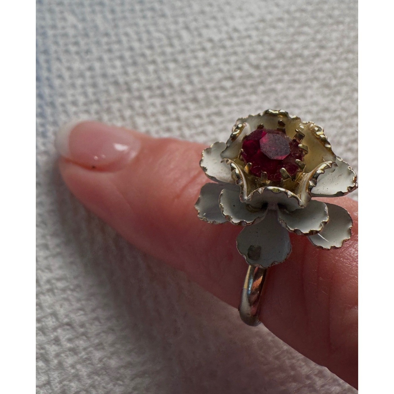 Vintage White Enamel Flower Cocktail Ring Red Gold Tone Statement adjustable