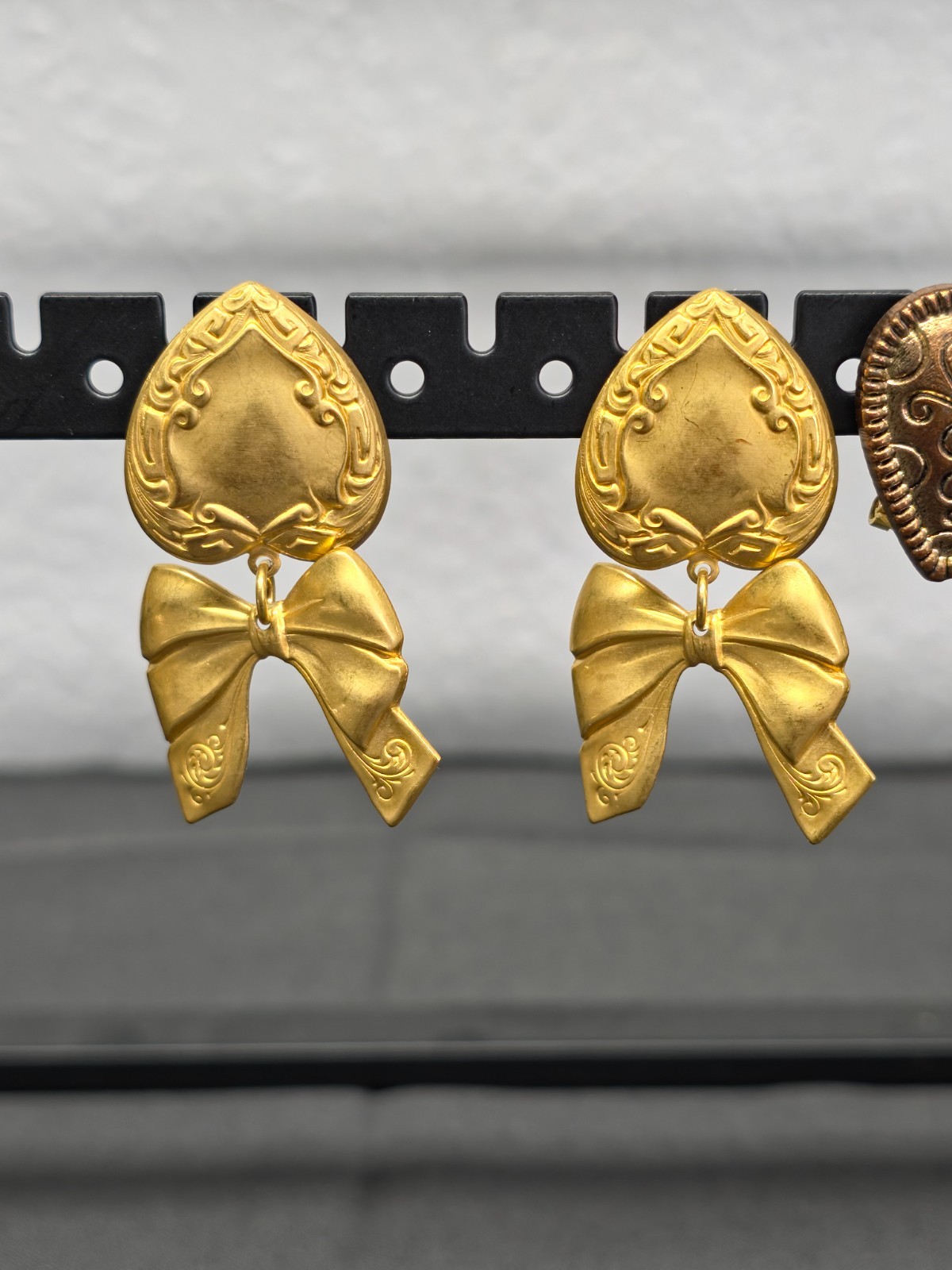 Vtg Mixed Costume Earring Lot 6 Pairs Retro Gold Bronze Matte Heart Dangle Stud