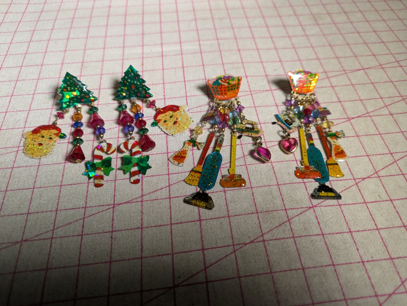 Vtg 80s (2) Watta KCFA Laundry Christmas Santa Earrings Lunch At The Ritz -like