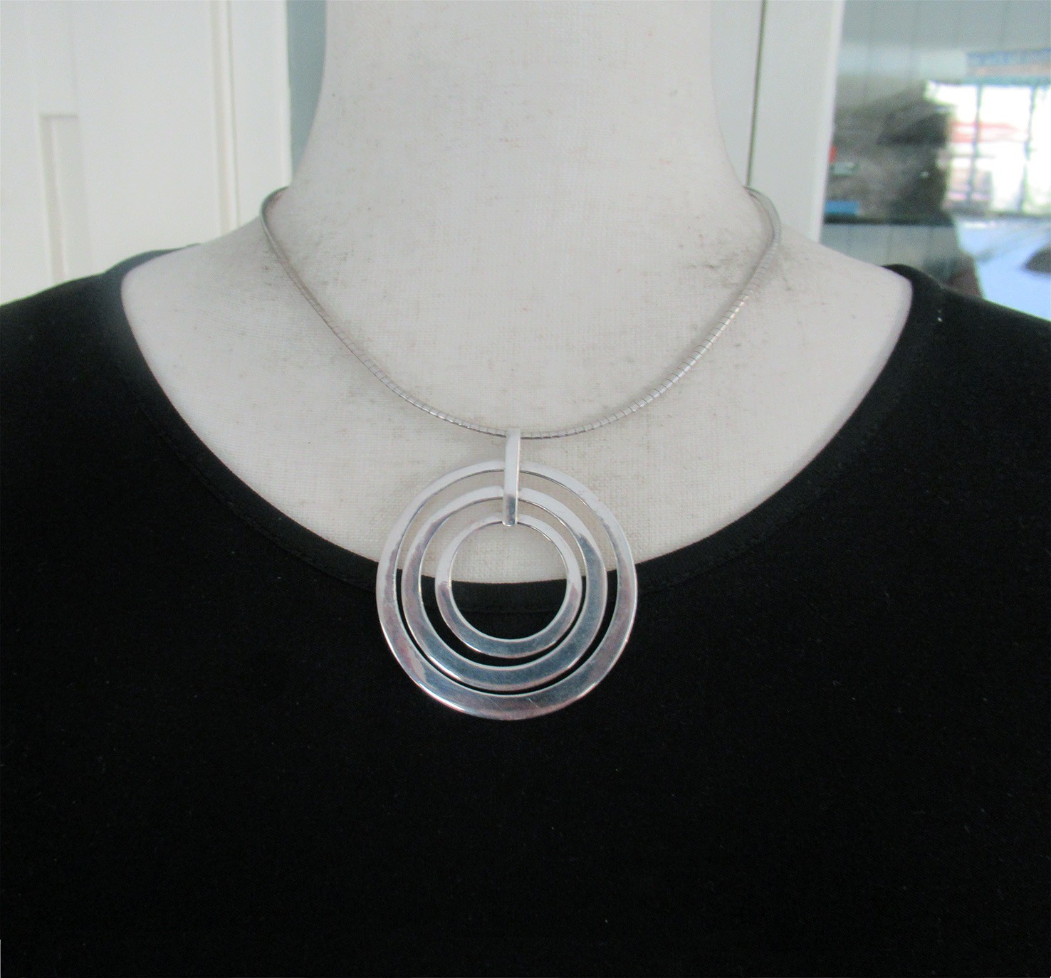 SET: MODERNIST STERLING PENDANT NECKLACE & EARRINGS 2.5 IN PEND, 1 5/8″ EARRGS