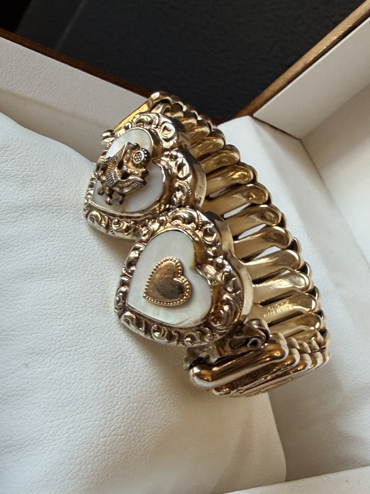 WWII US Military Gold Tone Sweetheart Stretch Bracelet