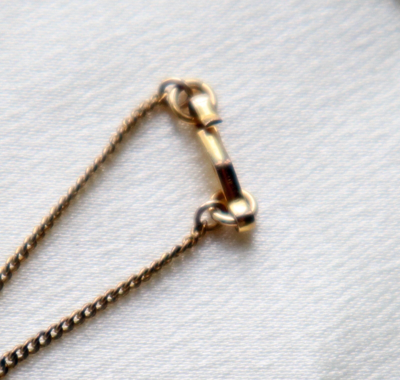 Pretty Vintage Gold Filled Cross Pendant Necklace Art Deco 1/20th 12k 20in Chain