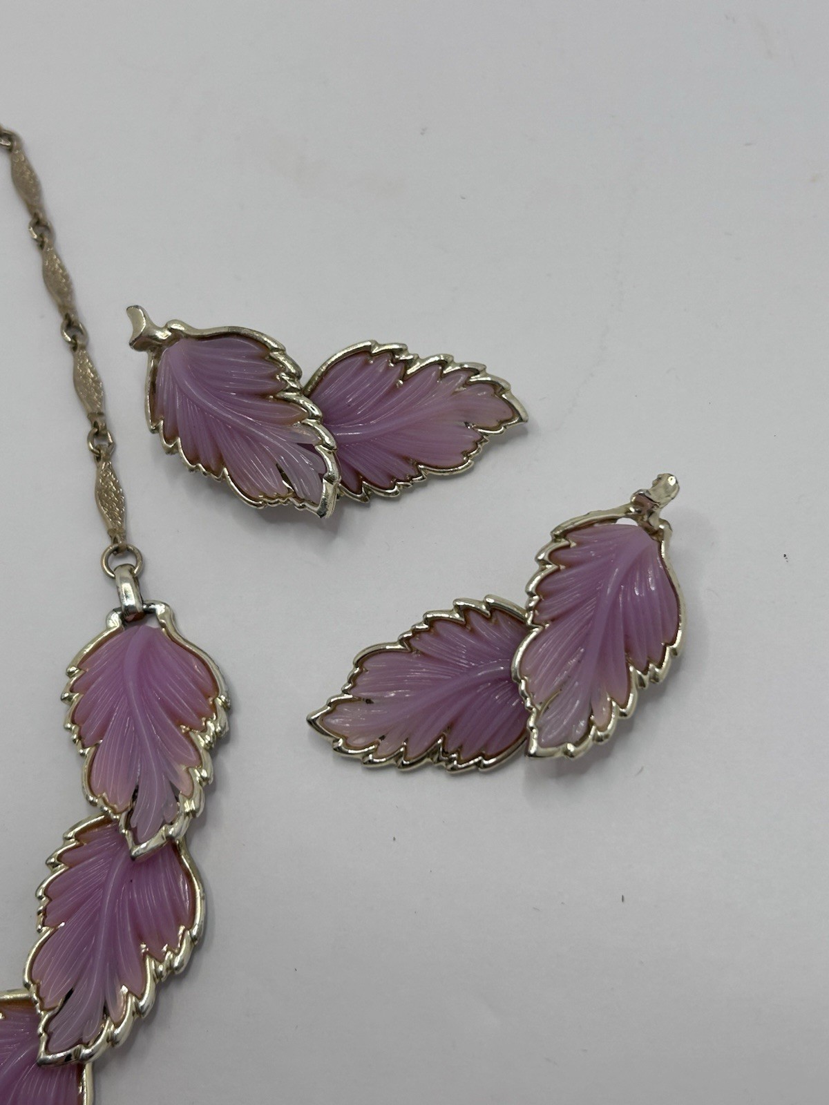 Vintage 50’s molded lucite/cellulose Acetate Parure leaf necklace set