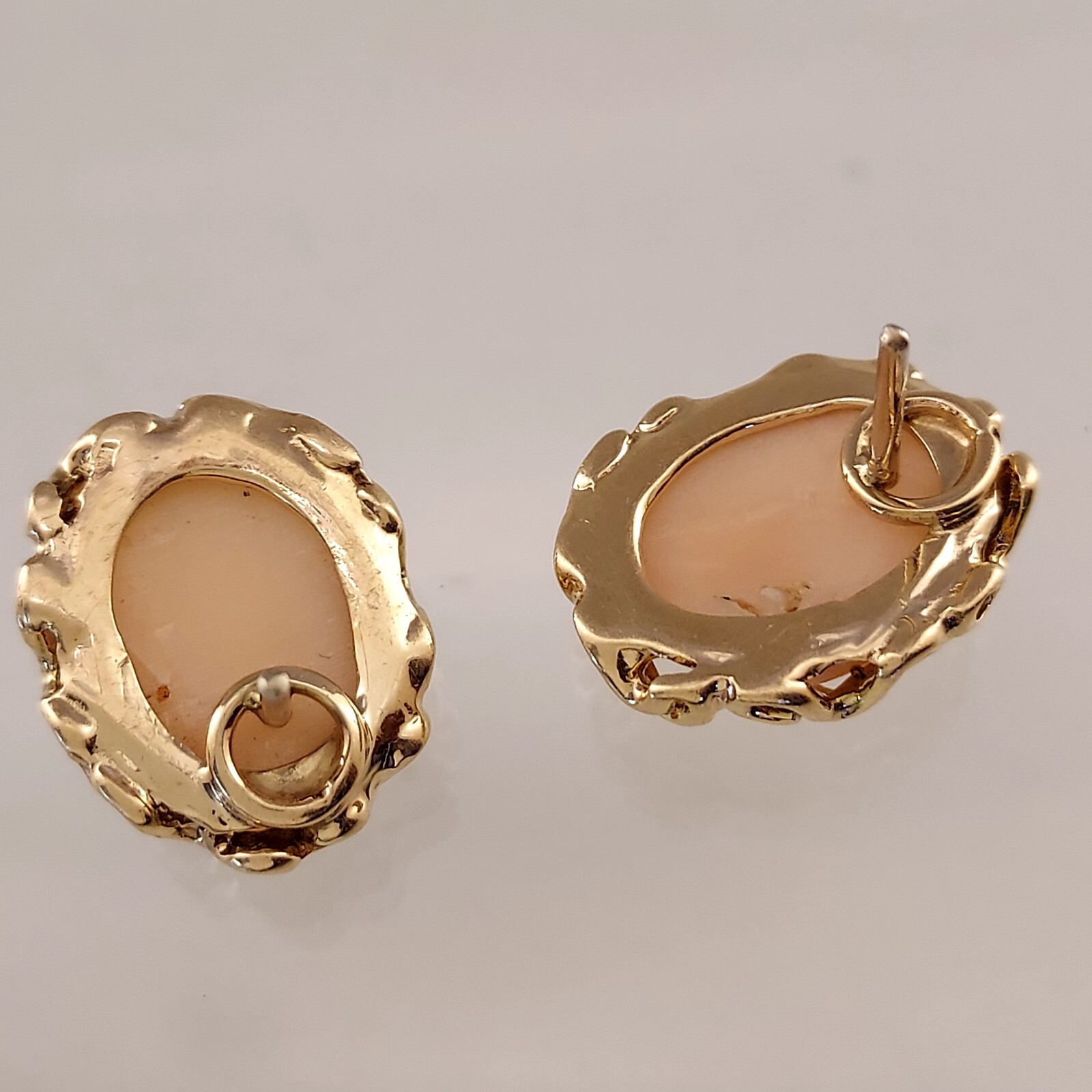 Vintage 14k Coral Stud Earrings. 1/2″x5/8″/ Weight 6.4 Grams. 10x 12 mm Coral.