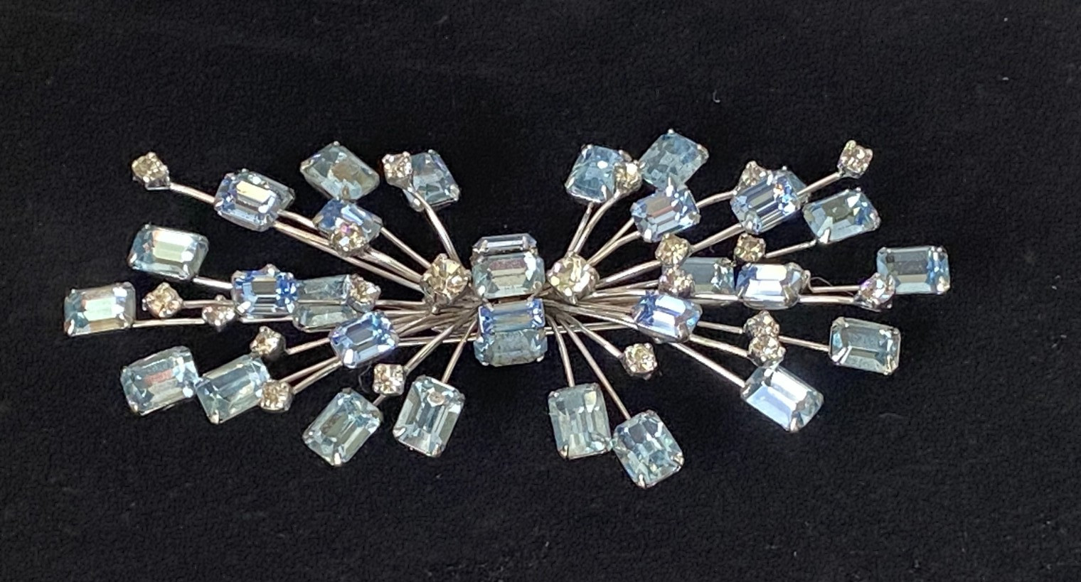 Vintage KRAMER OF NEW YORK Brooch 4″