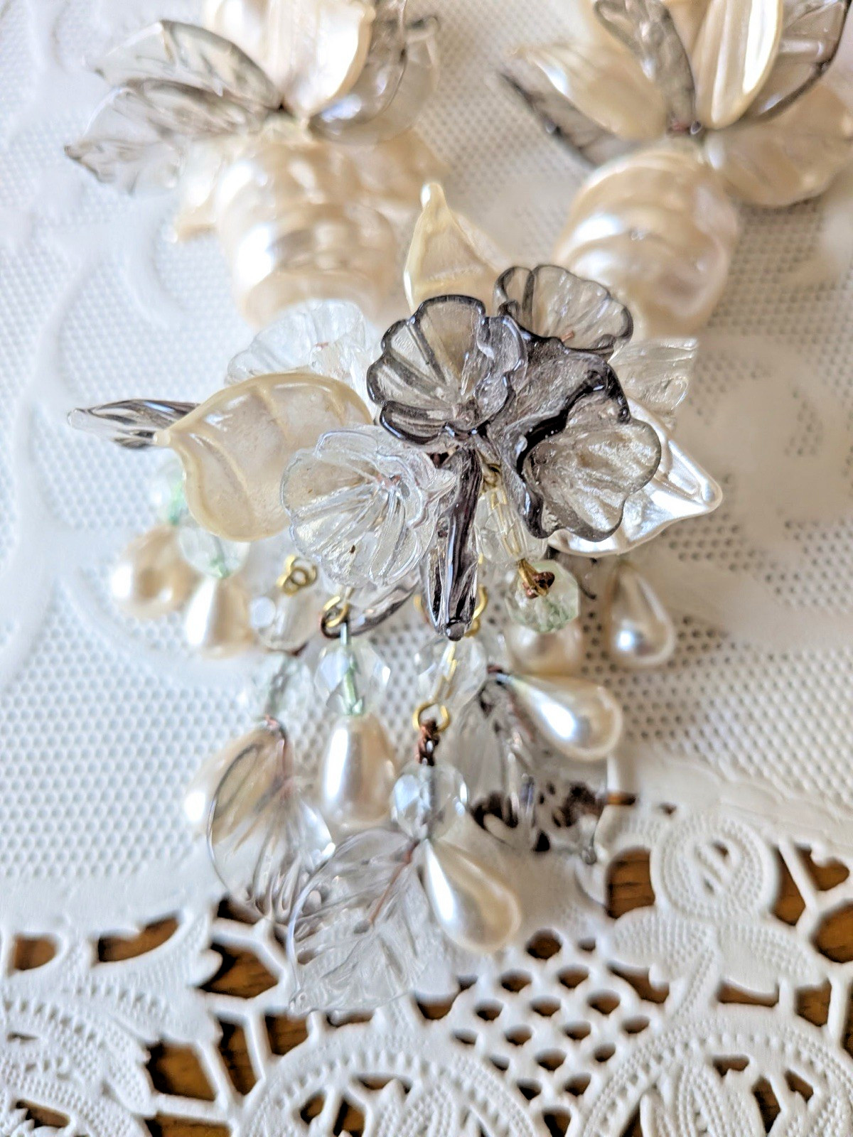 Vintage Venetian Clear, Gray, & Faux Pearl Flower Bead Art Glass Necklace 17″