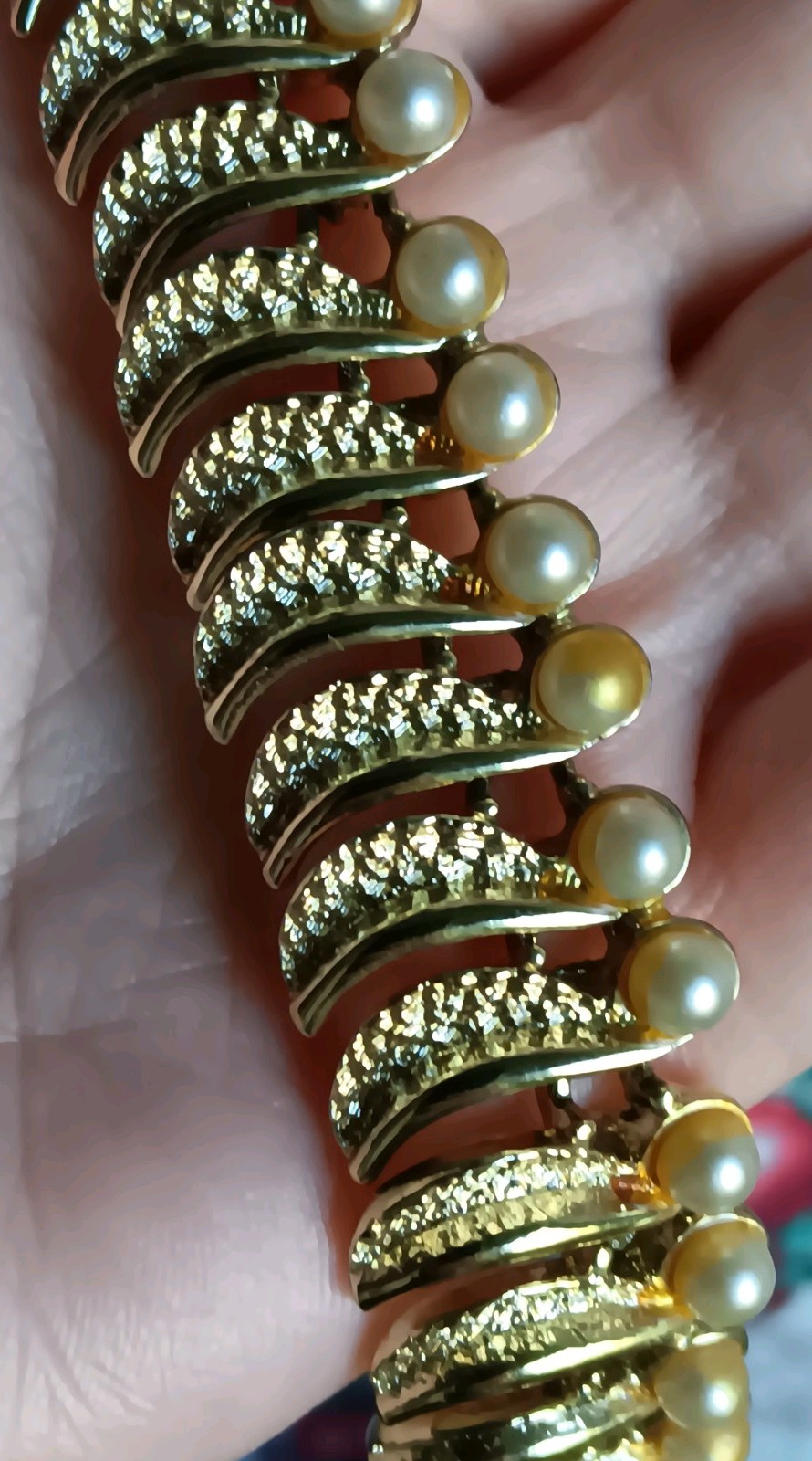 Vintage Kramer Gold-Tone Leaf Design Faux Pearl Necklace 16″ & Bracelet 7″ Set