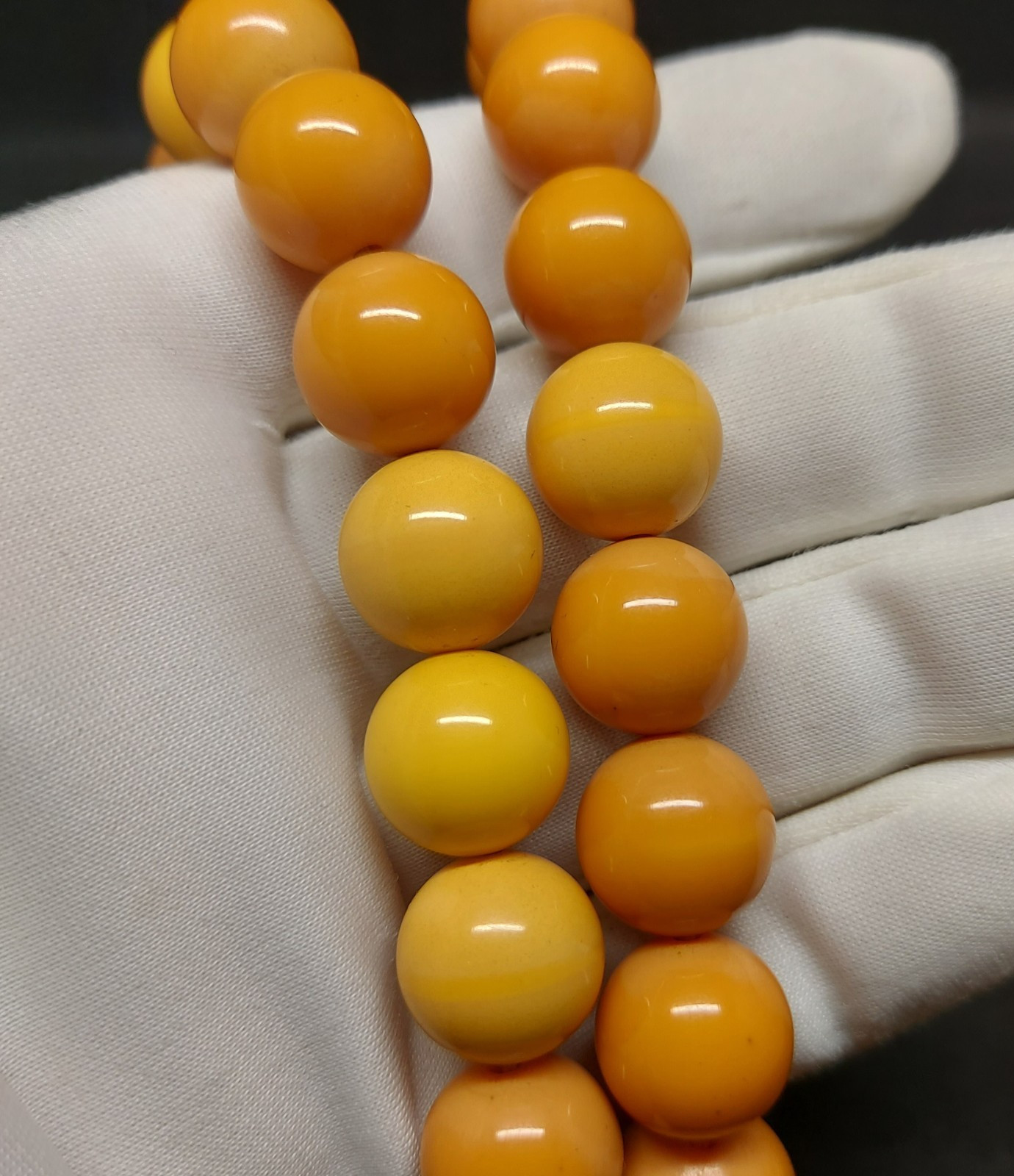 Vintage Butterscotch Egg Yolk Bakelite Round Beaded Necklace 15-1/2” 47g Tested