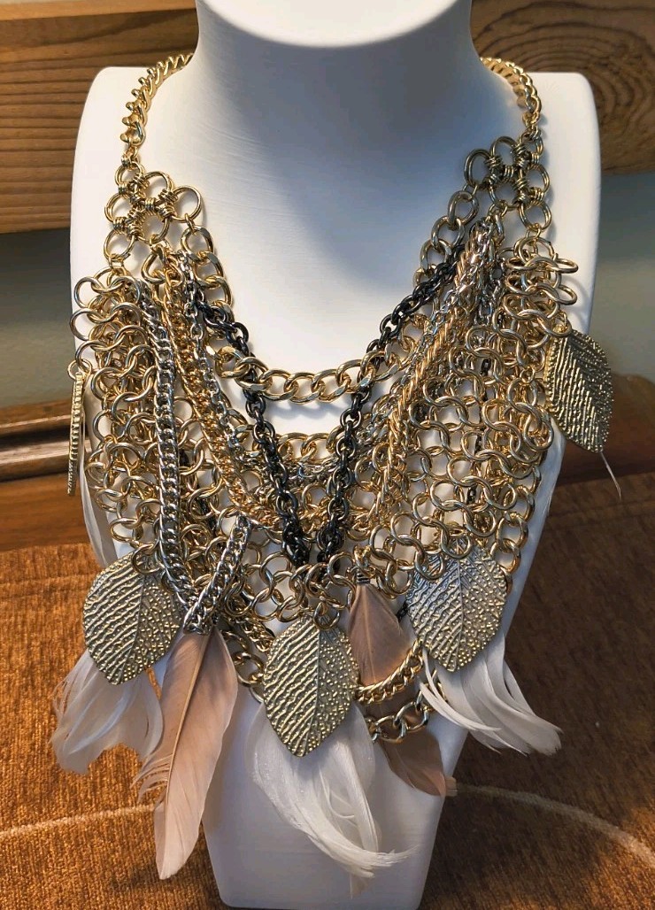 Vtg Boho Gold Heavy Mesh Chain Link Necklace Pink Feathers Rhinestones Crystal