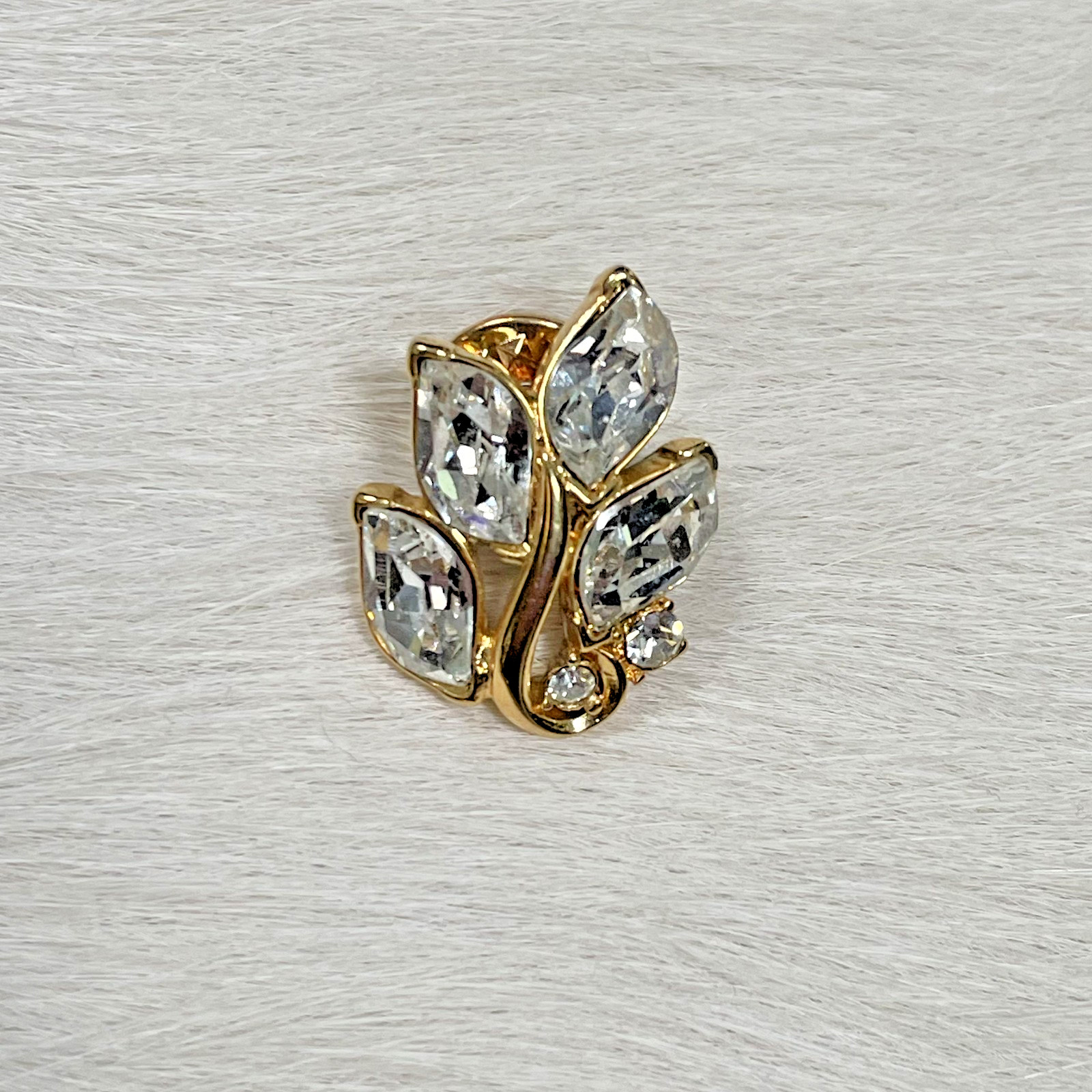 Vintage Trifari Unique Gold Tone Leaf Design Large Crystal Rhinestone Pin 70s