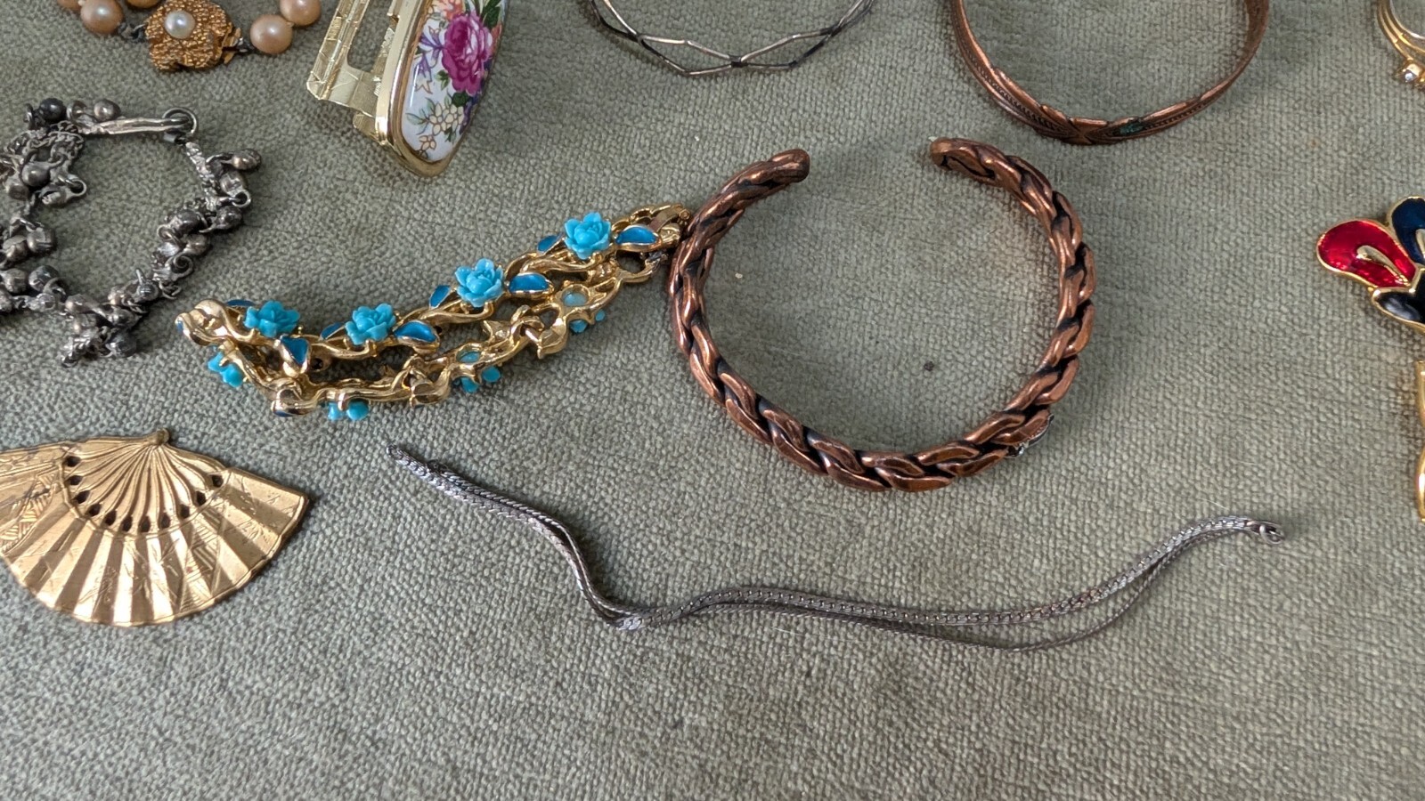 Lot of 55+ Vintage MCM Fashion Jewelery USA Italy and Unknow