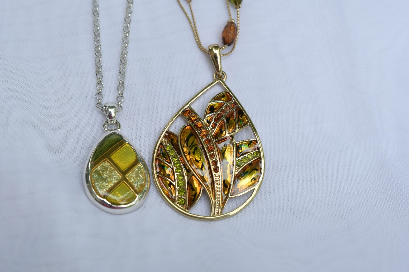 Set of 2 Vintage 90’s earth toned green, brown, gold pendant necklaces