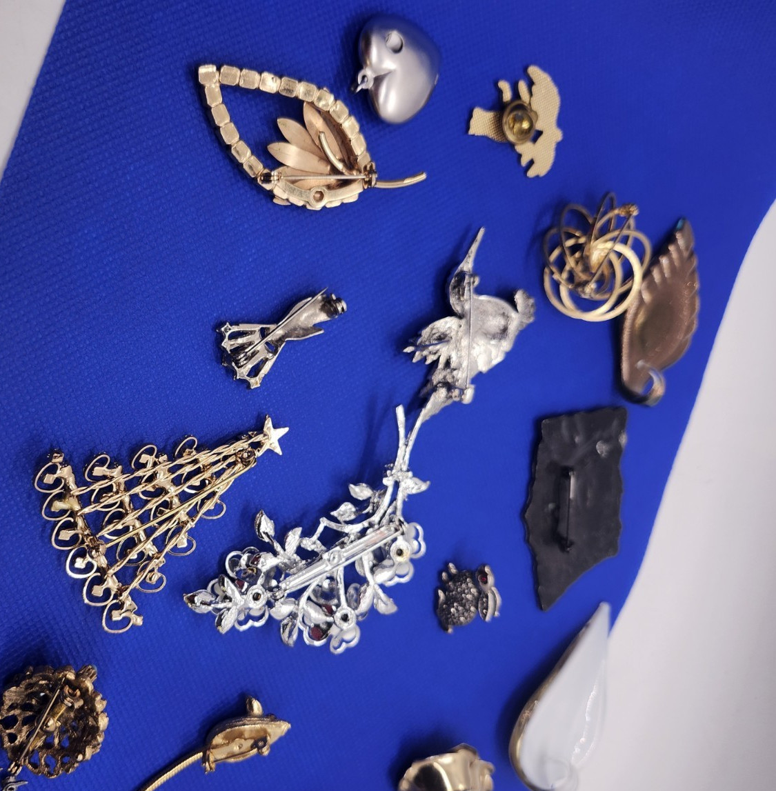 VTG Brooch & Lapel Pin Jewelry Lot Mixed Rhinestone Floral Bird Rabbit Mouse 15+