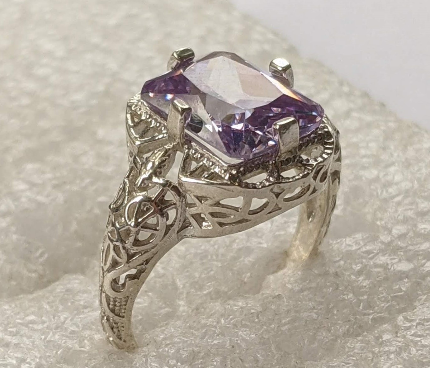 Vintage ring sterling silver 925 Size 9.5 Weight 5.44 g. Amethyst.