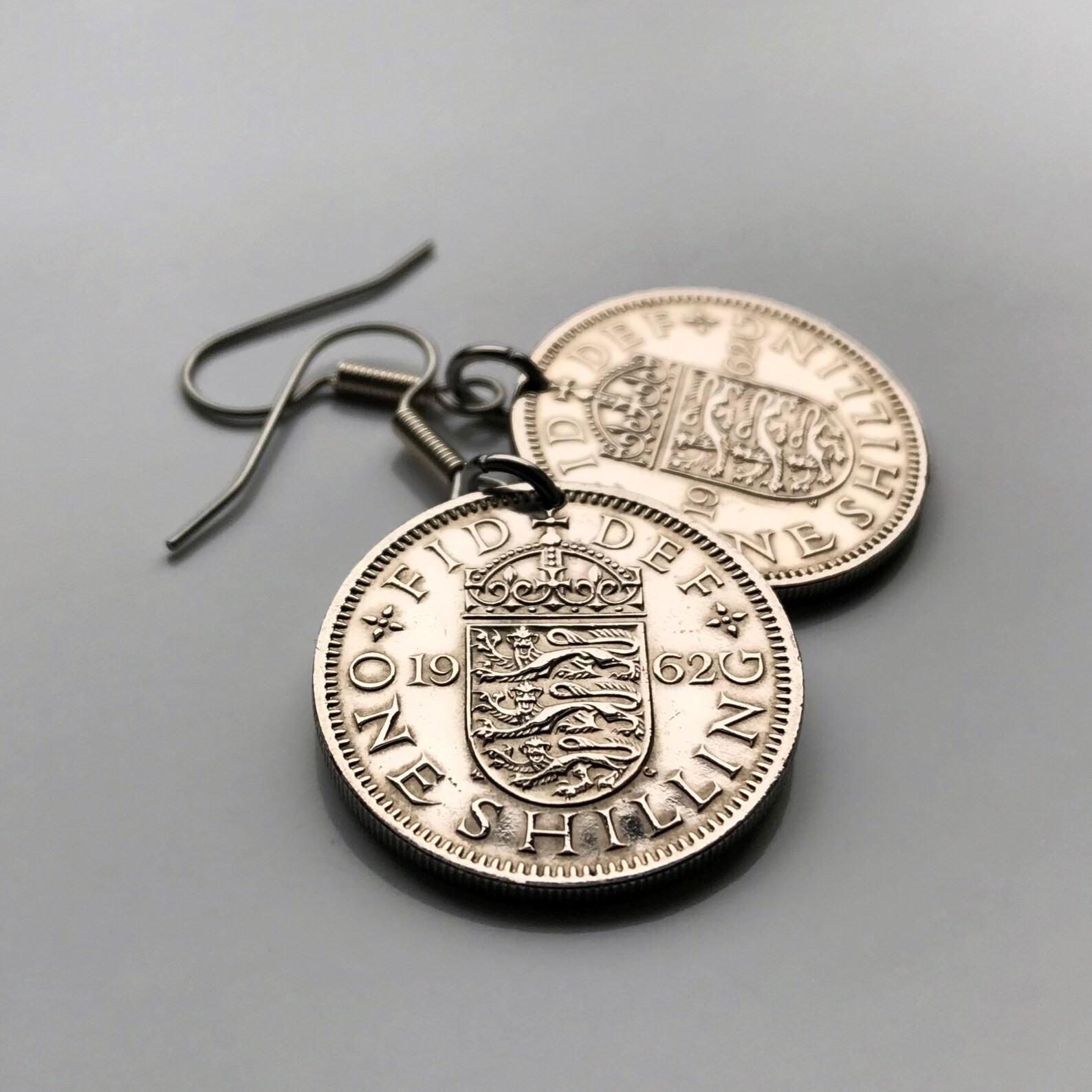 1962 England UK 1 Shilling coin earrings English shield 3 lions London e000404
