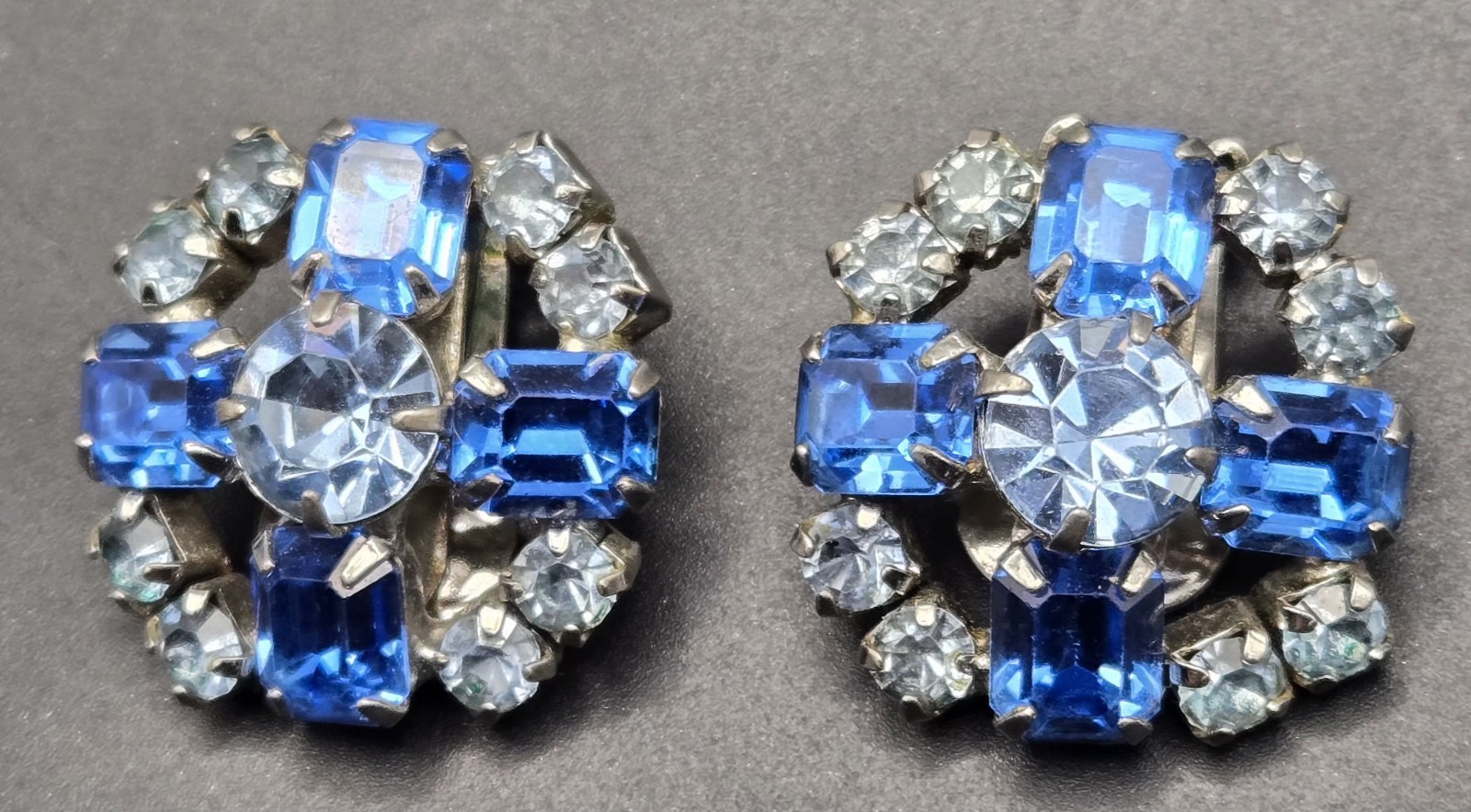 Vtg Unmarked Blue Rhinestone Clip On Earrings Emerald Cut Round Domed SilverTone