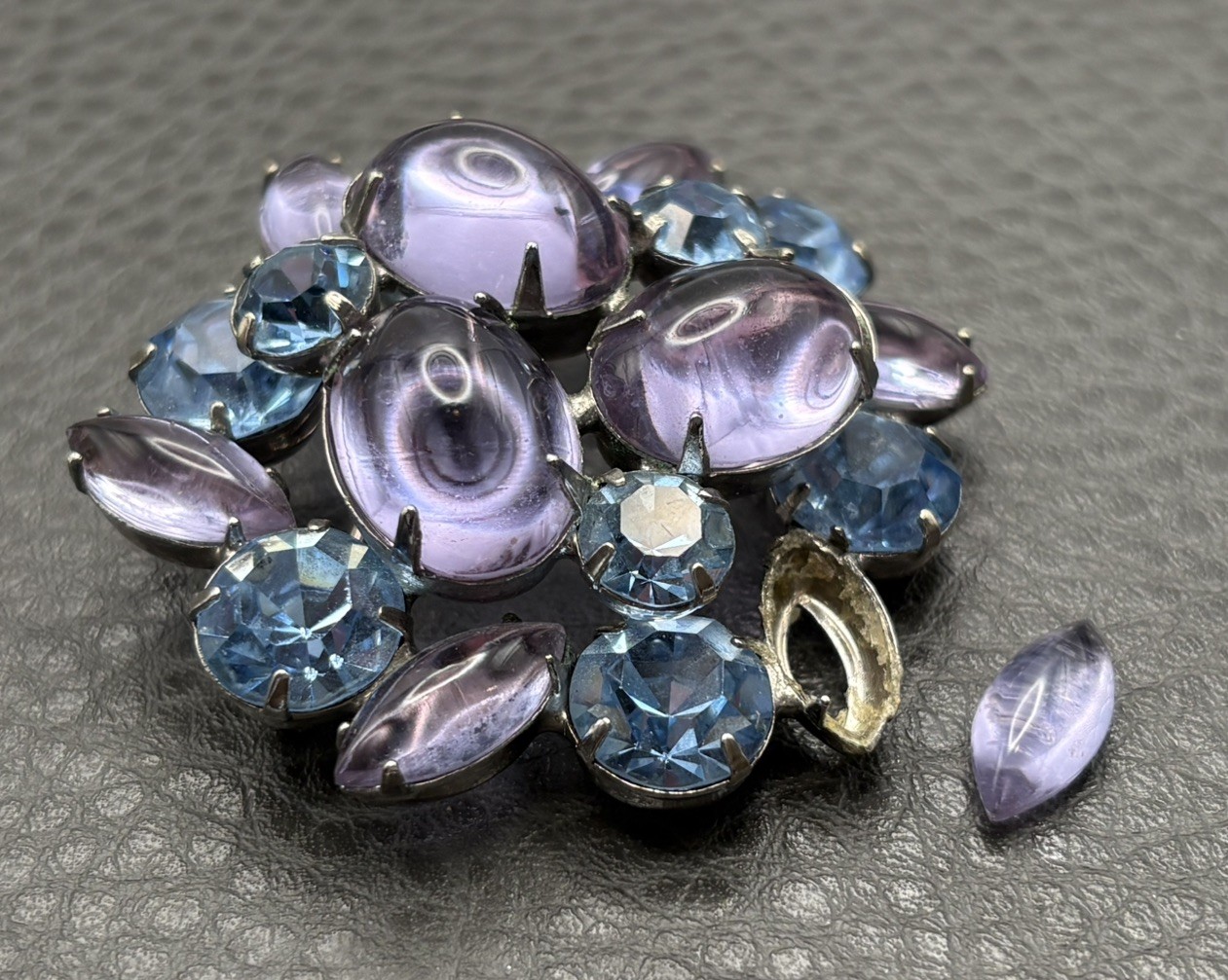 Vintage DOME Vintage Lavender Resin CABOCHONS AQUA BLUE Rhinestone BROOCH READ