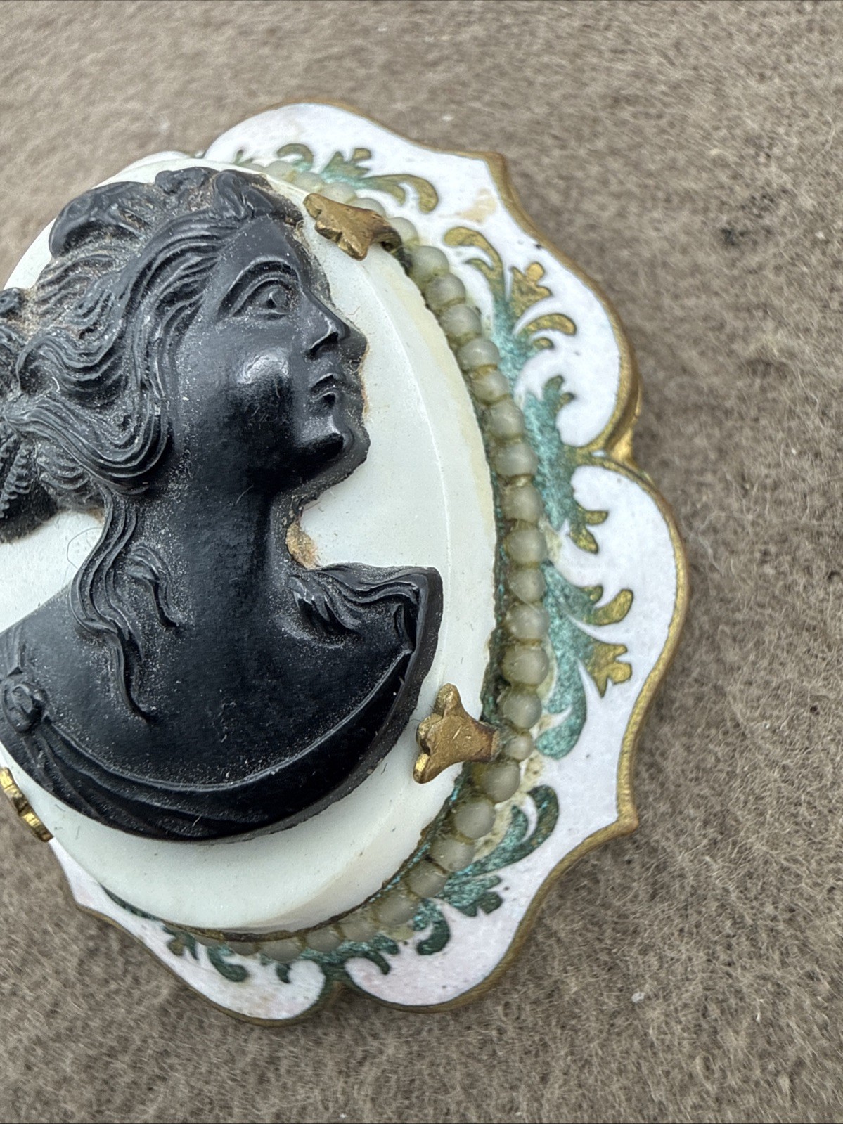 Vintage Cameo Enamel Brooch Pin Gold Tone RARE