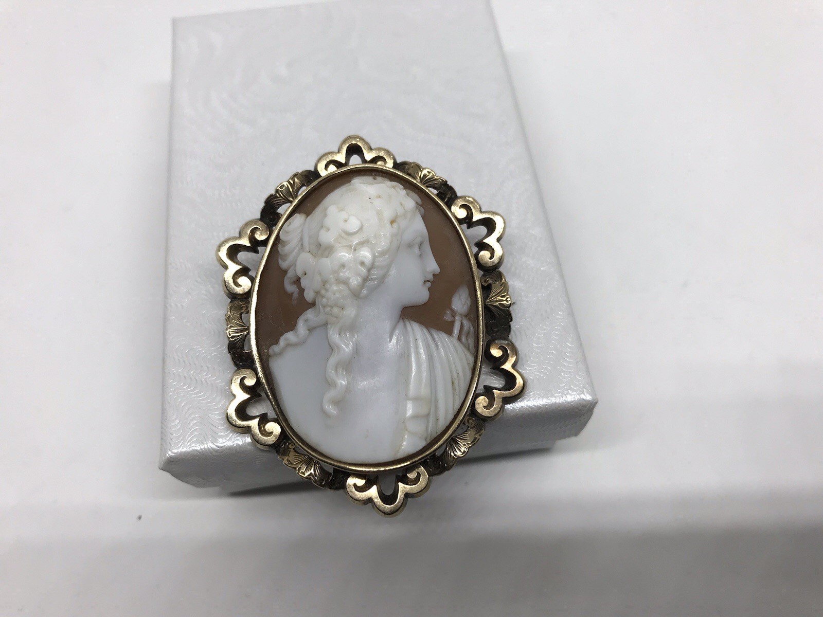 Beautifully Carved Antique Shell Cameo 10K Pressed Gold