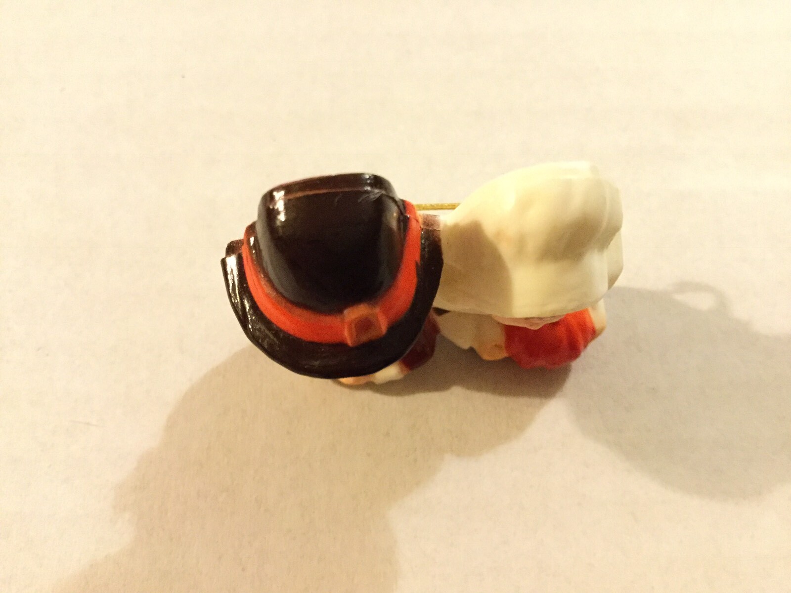 Vintage Festive Plastic Pilgrim Couple W/ Pumpkin Thanksgiving Pinback Brooch