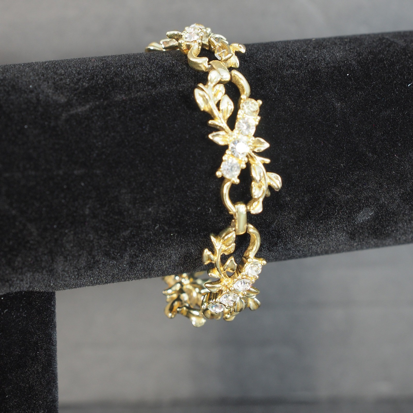 Coro Gold Tone Rhinestone Floral Leaf Link 7 Inch Bracelet Vintage MCM Signed
