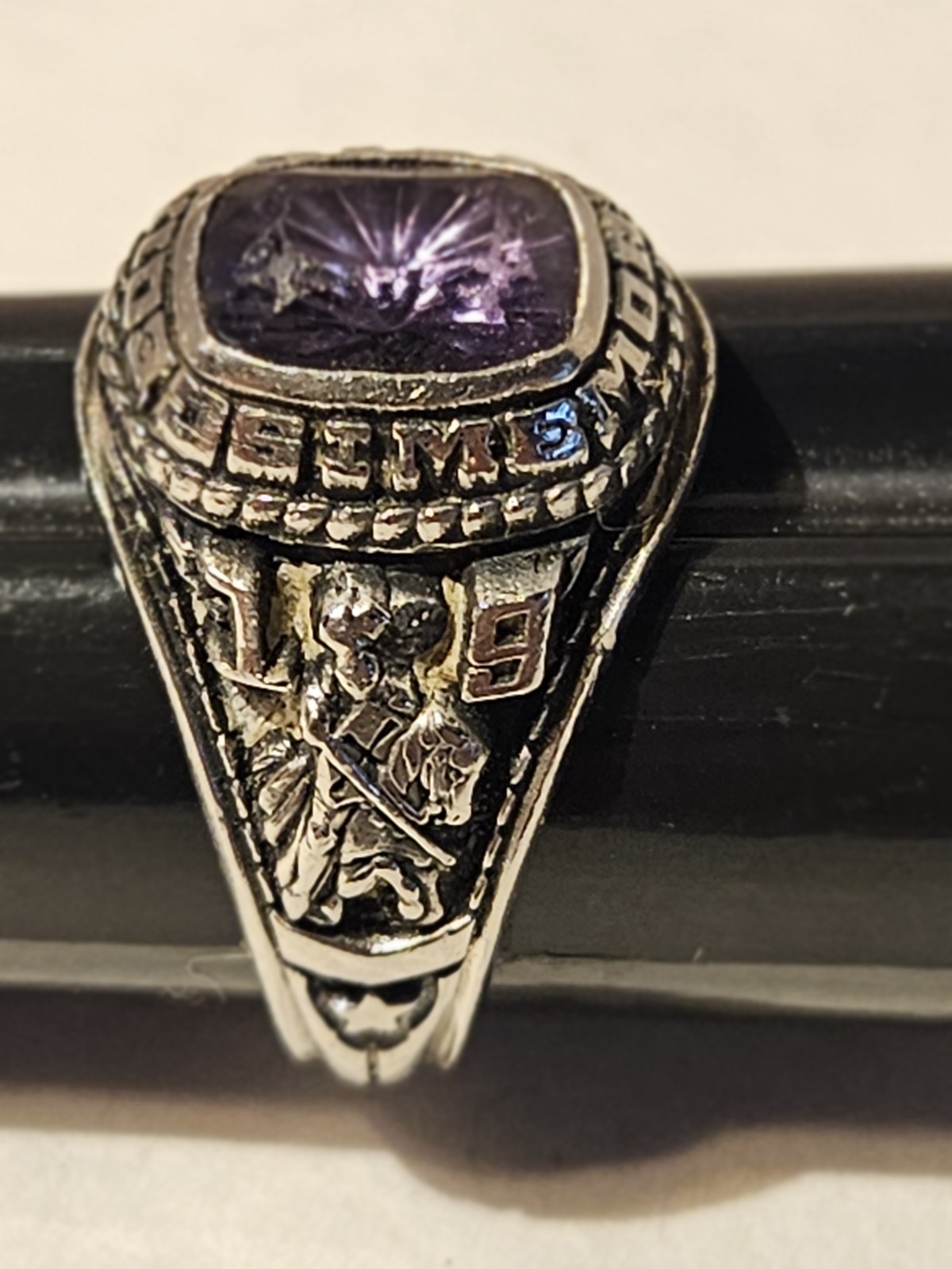 VINTAGE LADIES CLASS RING, SZ. 6.25, JOSTENS LTM, SILVERTONE, PURPLE STONE, 1984