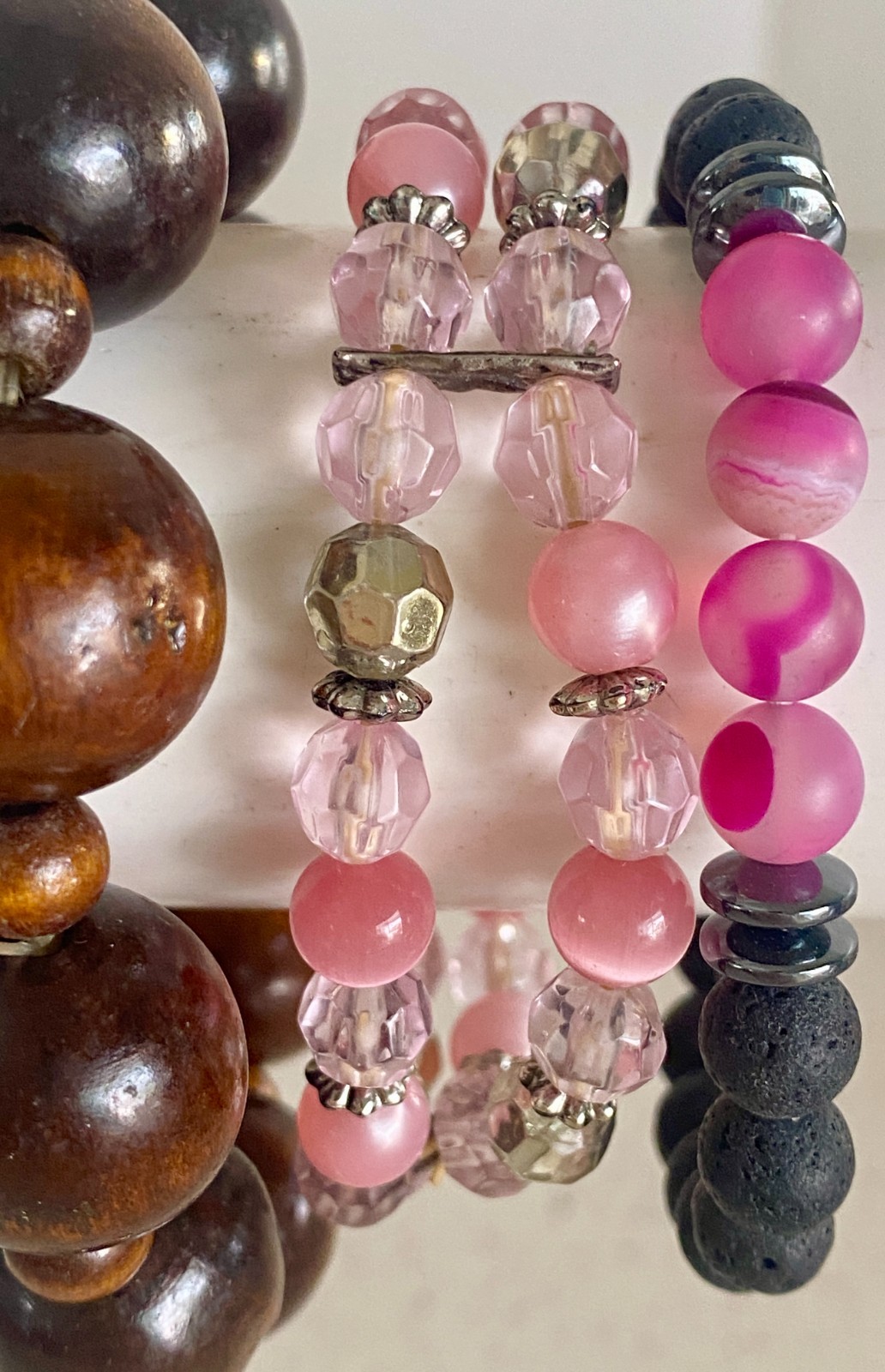 Lot of 16 Bracelets Beaded Stretch Gemstone Wood Lucite Stackable Lizas Kissaka