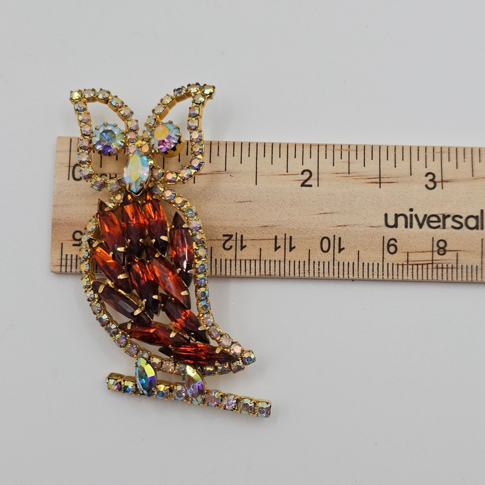 Vtg Rhinestone Owl Brooch Gold Tone Aurora Borealis Figural 2.5″ Pin Woodland