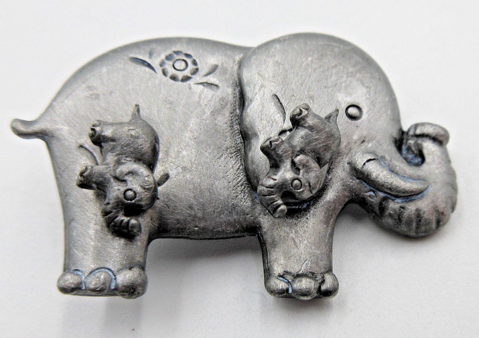 VTG UNUSUAL SET silver tone stud PIERCED DAINTY EARRINGS Elephant flower BROOCH