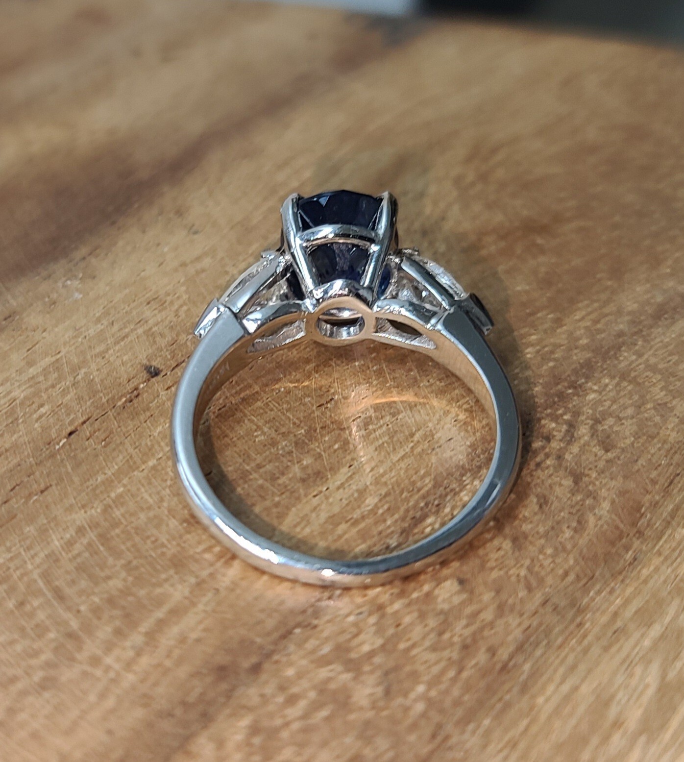 Vintage Platinum Engagement Ring 3.76ct.Natural Untreated oval blue sapphire GIA