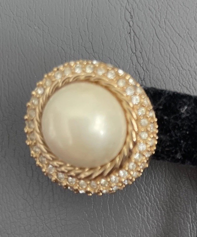 Vintage Christian Dior Large 2” Pearl Rhinestone Gold Tone/Faux Pearl Clip Sign