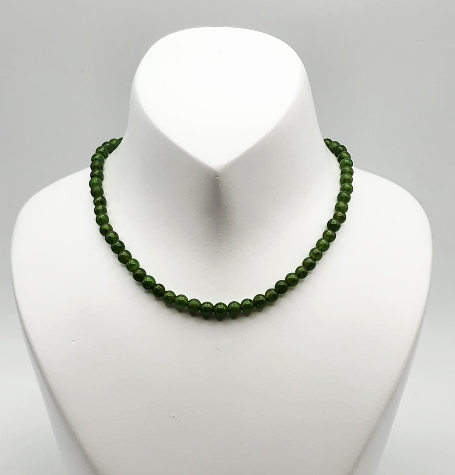 Vintage Gold Filled Clasped Nephrite Jade 4mm Beaded Necklace 16″ Long