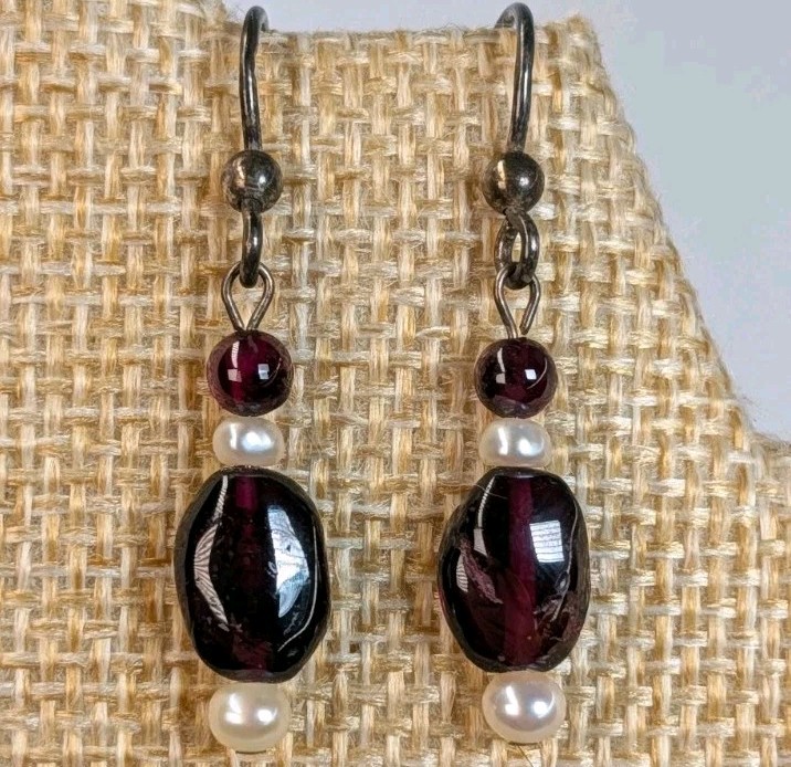 Women’s Vintage Sterling Silver Dark Red Garnet & Pearl Beaded Dangle Earrings