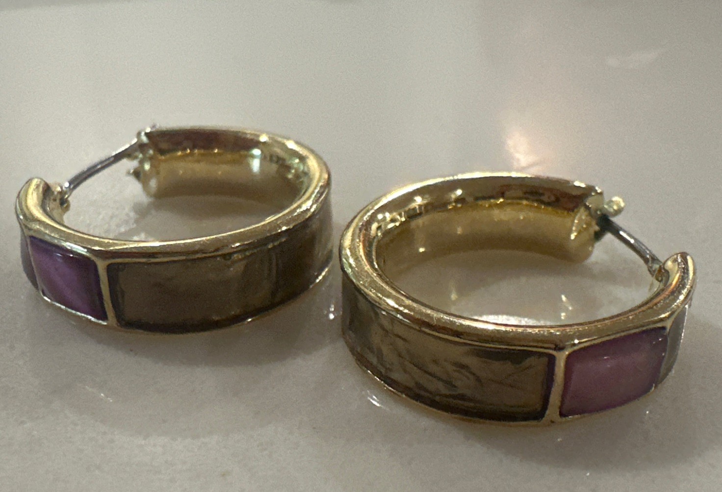 Liz Claiborne “LC” Signed Multi-Colored Glass Stone Gold Hoop Earrings VTG