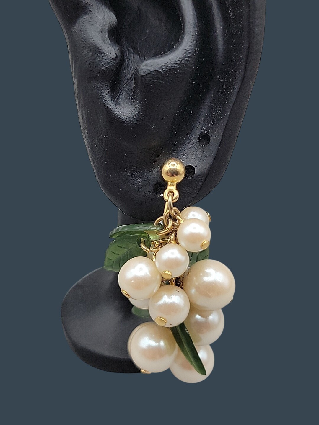 Vtg Avon Pearlesque Grape Cluster Dangling Post Earrings 1997 Faux Jade Accent