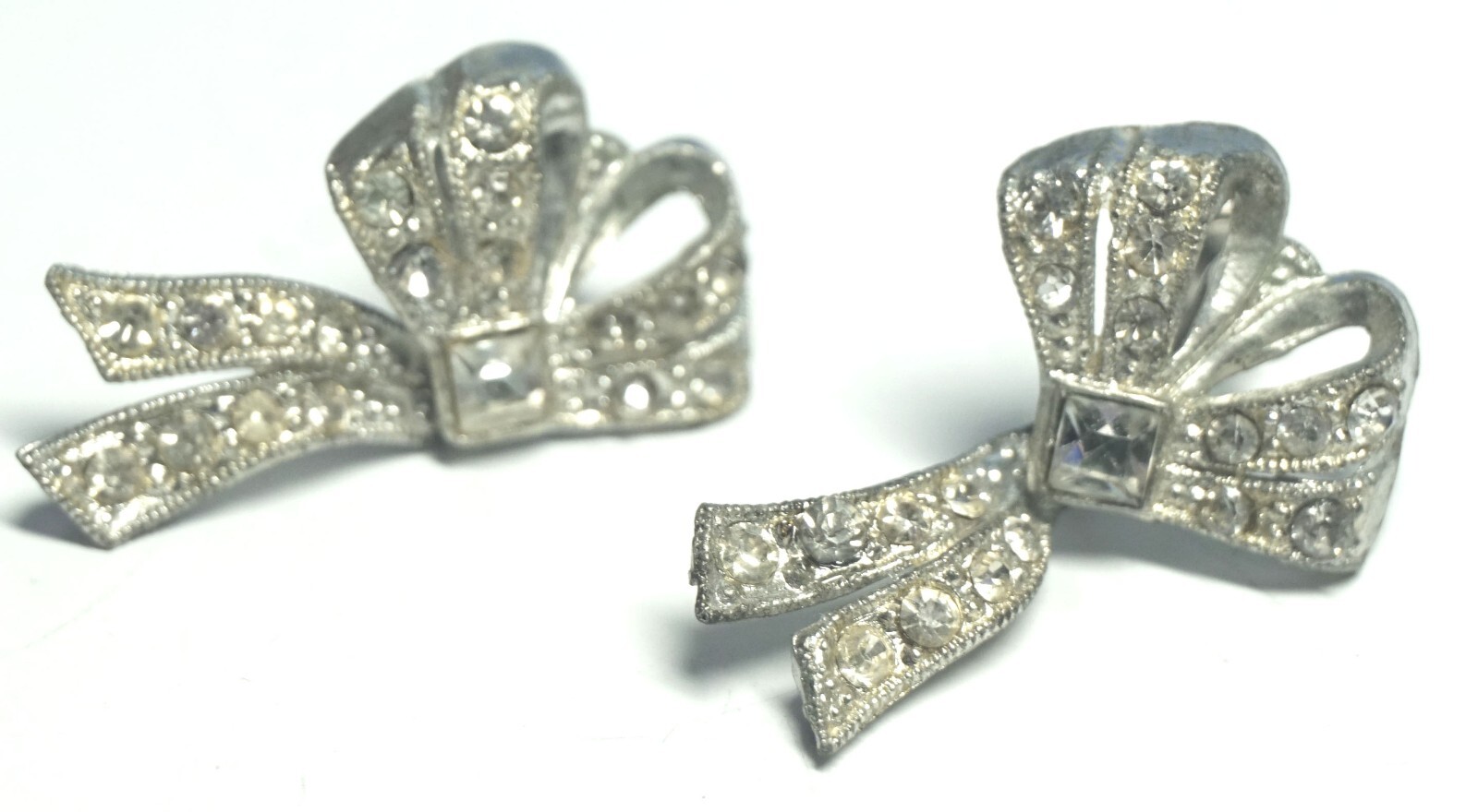 VTG 1950’s Nemo (Little Nemo- L/N) Clear Rhinestone Bow Screw Dangle Earrings