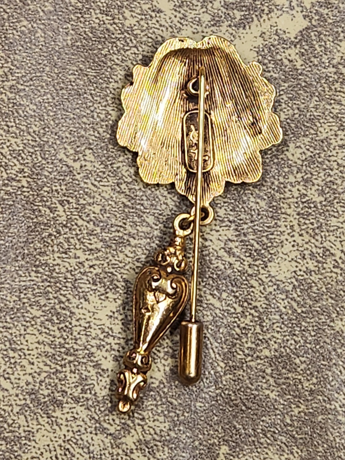 VTG Yves Saint Laurent Gold Tone Scalloped Seashell & Charm Lapel Hat Stick Pin