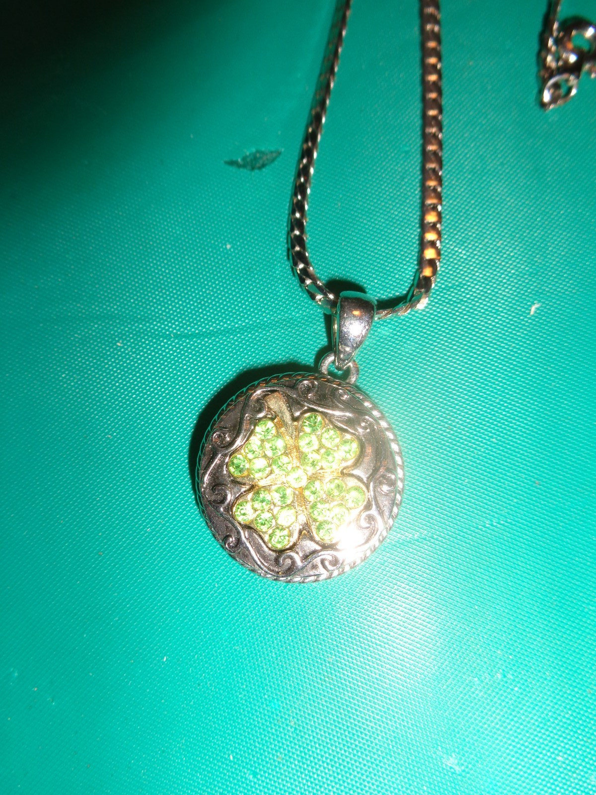 Ginger Snaps Silvertone Shamrock/Clover + 10 Other Snaps Pendant Necklace