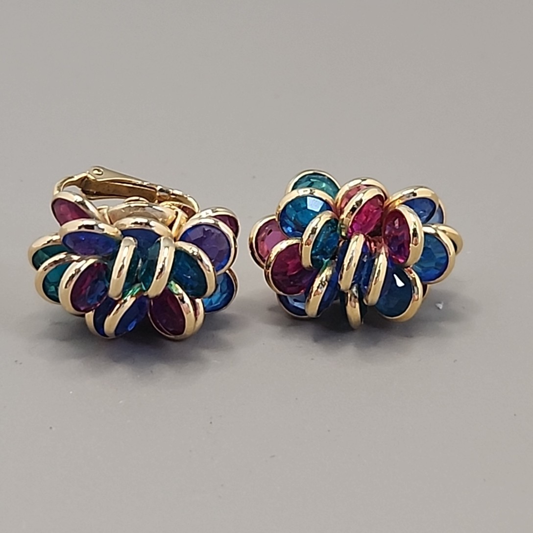 Vintage Open Bezel Clip On Earrings Gold Tone Layered Multicolor 3/4″
