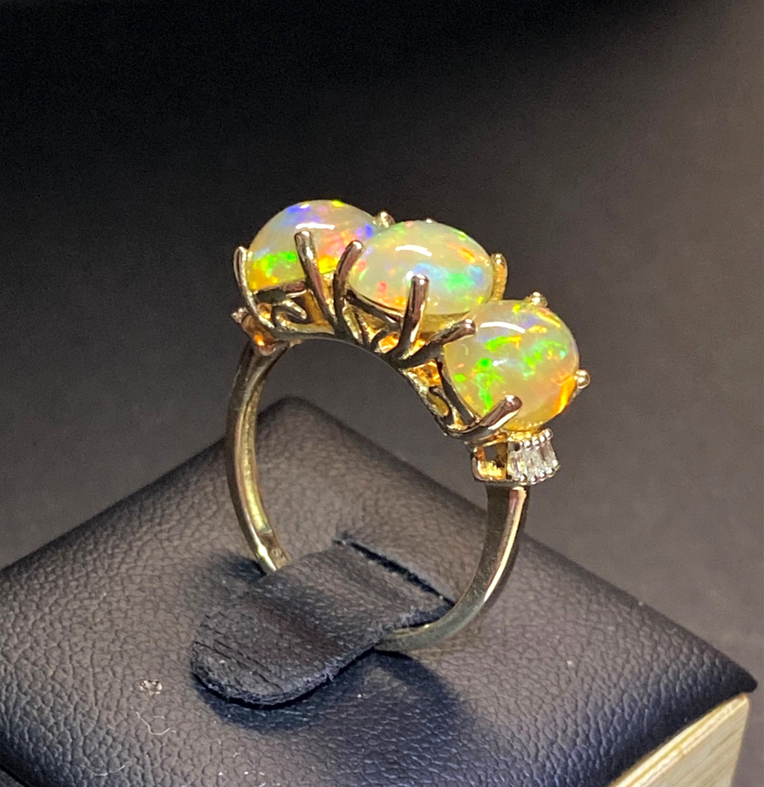 Dazzling 14kt Yellow Gold Ethiopian Opal and Diamond Ring Size 7 1/4 7.25