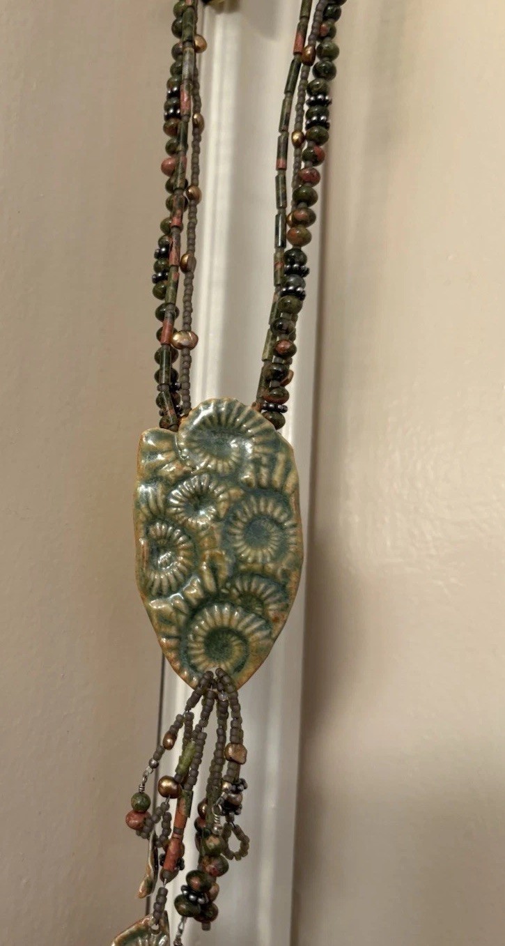 Vintage SeaShell Pattern Handmade Jewelry Ceramic Art Necklace Diane Wilson Folk