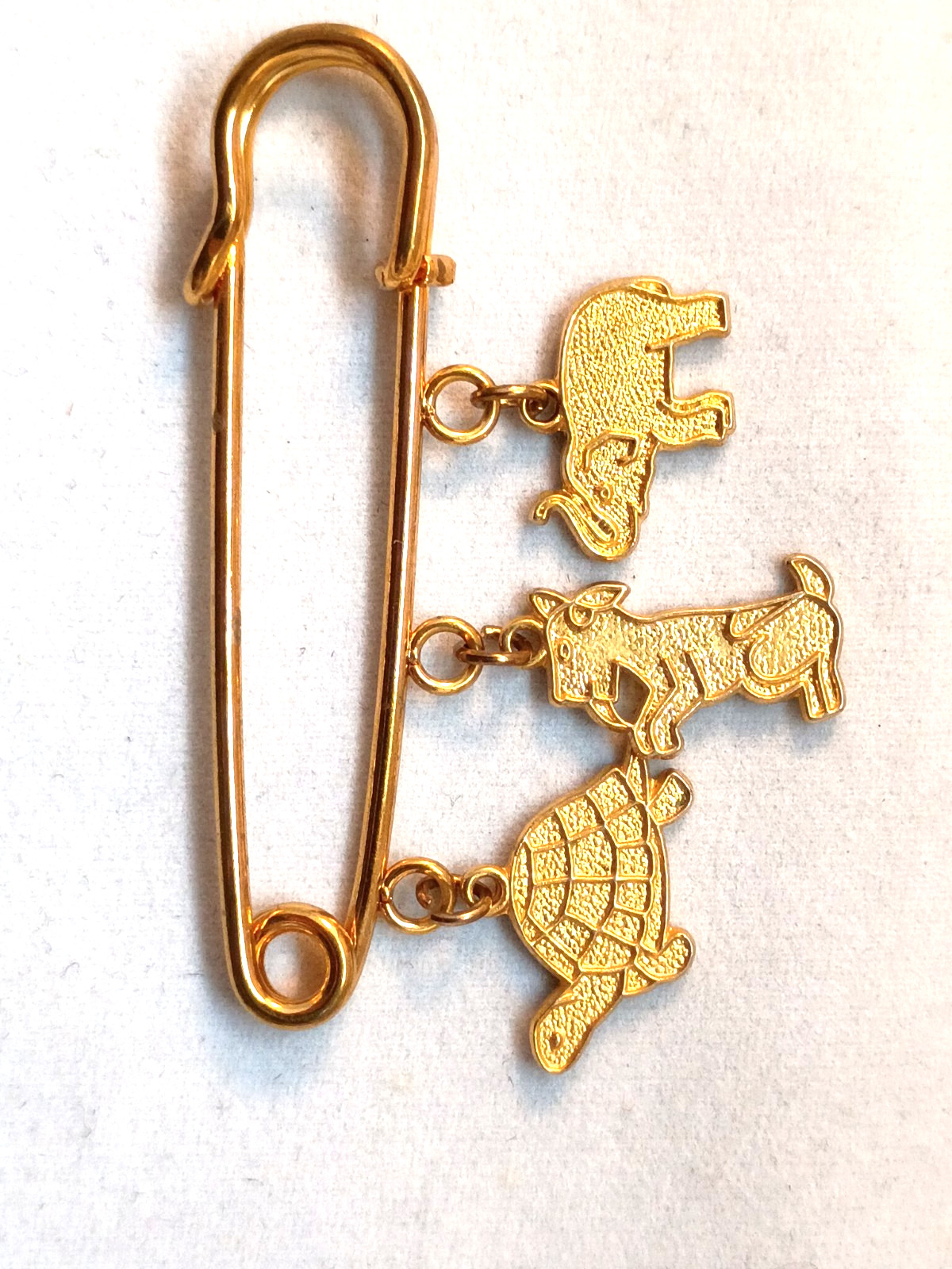 Vintage Gold Tone Brooch w/ Dangle Animal Charms Turtle Goat Elephant Good Cond.