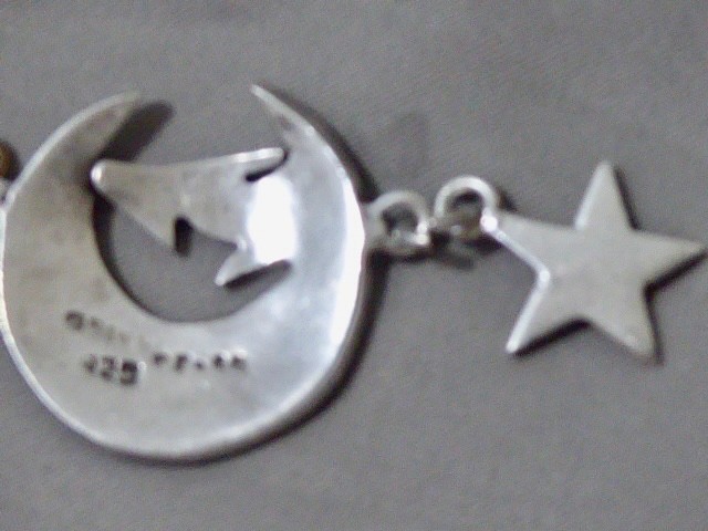 VINTAGE STERLING SILVER MEXICAN WOLF HOWLING AT THE MOON PENDANT 1″ BY 2″