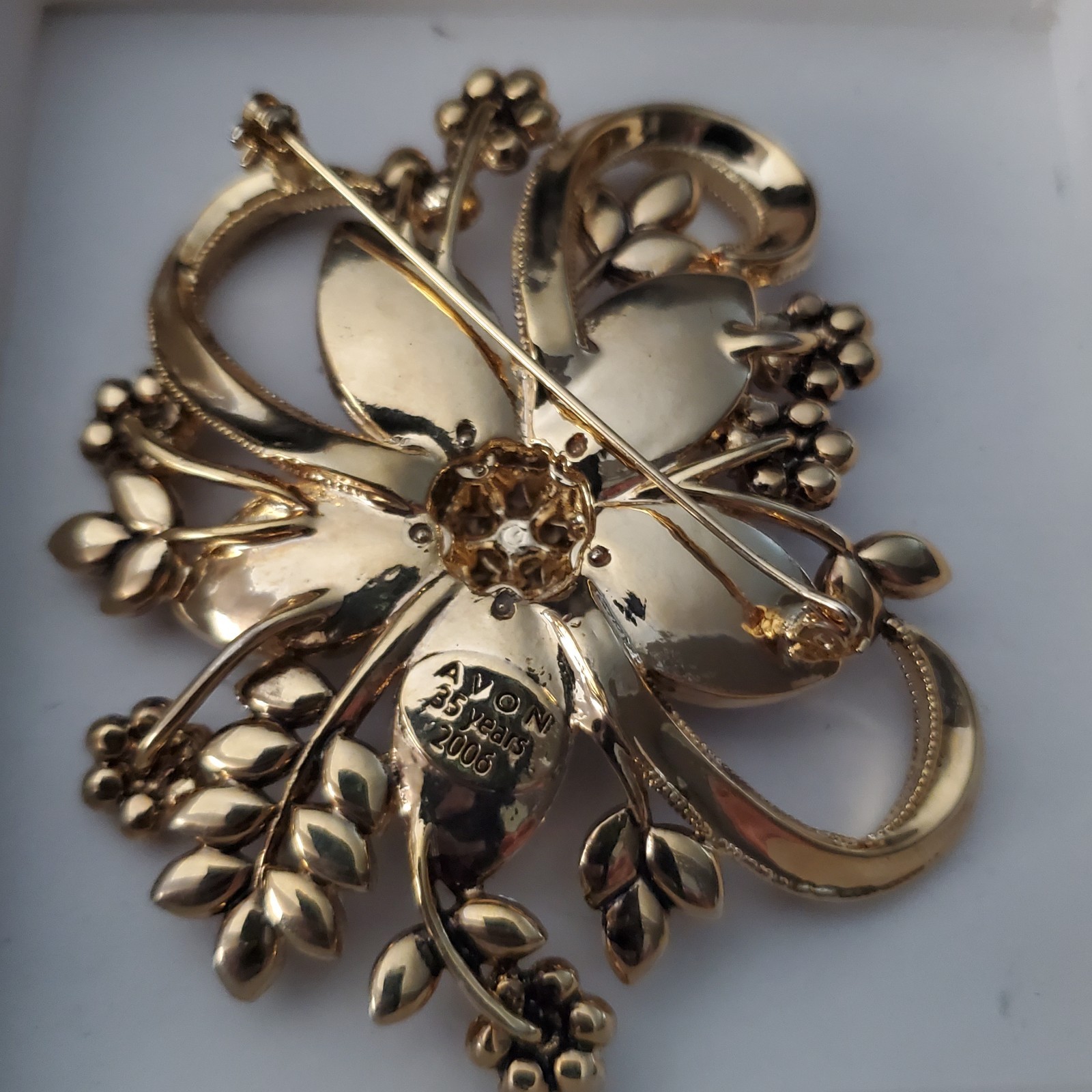 Avon 35th Anniversary 2006 Rhinestone Flower Brooch with coordinated earring set